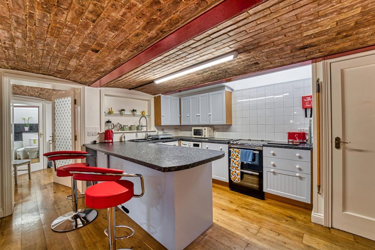 Lovely 1 Bedroom Basement Apartment Worcester Buitenkant foto